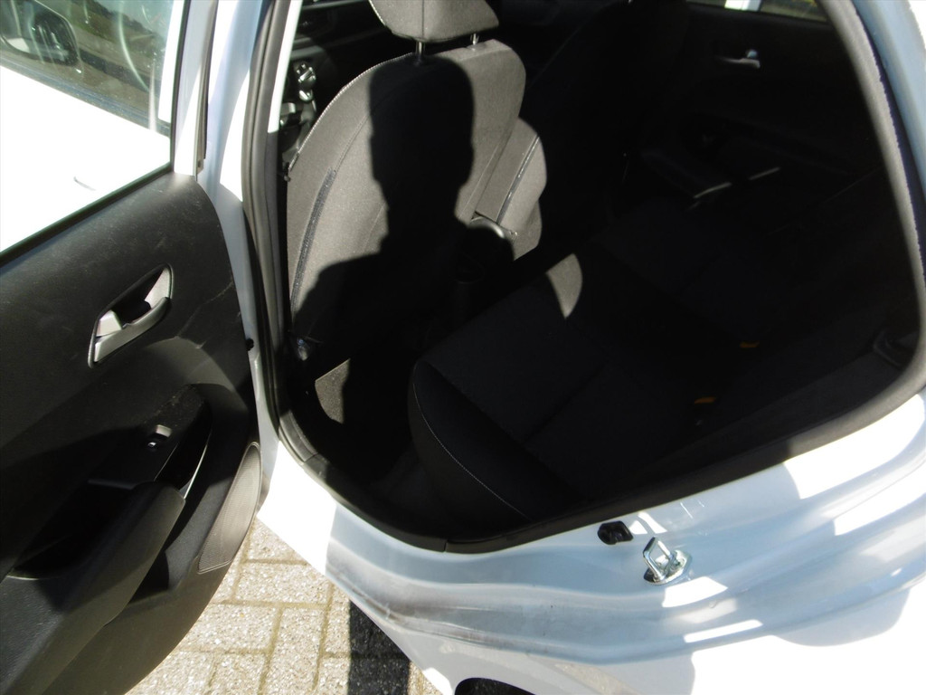 47512896-9.jpg